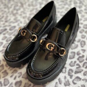 Guess Almost Loafers Black Patent with Gold G Chain Detail NWOT - Size 9